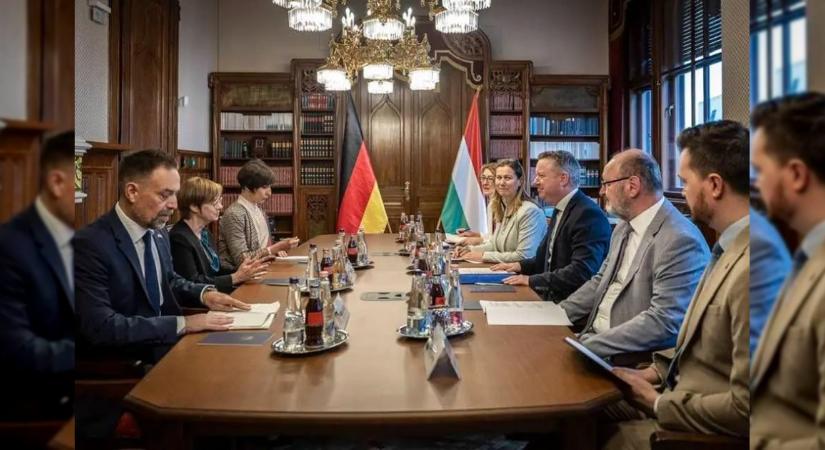 Diplomáciai egyeztetések a Belügyminisztériumban: Német és olasz nagykövetek látogatása