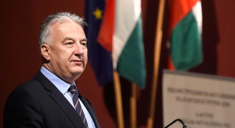 Semjén Zsoltot (64) egy prostival akarták megzsarolni