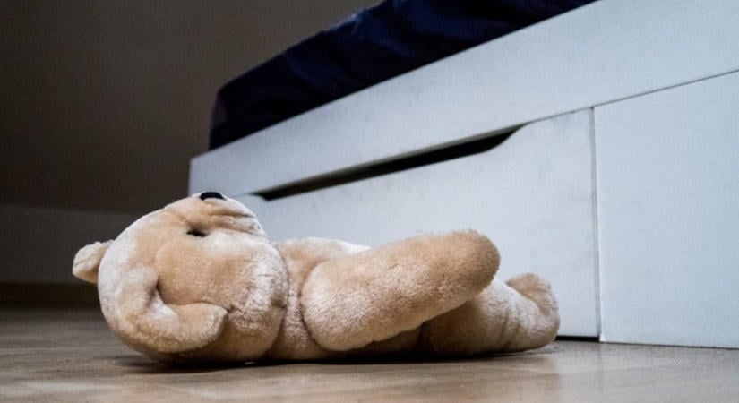 Megerőszakolta a 12 éves féltestvérét, 20 év fegyházat kérnek a férfira