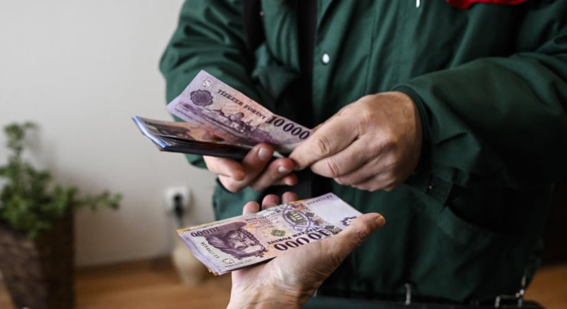 Sávosan nőnek a nyugdíjak 146 ezer forintig