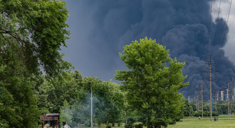 Az ukrán erők eltalálták a csaknem 2500 kilométerre lévő omszki kőolaj-finomítót