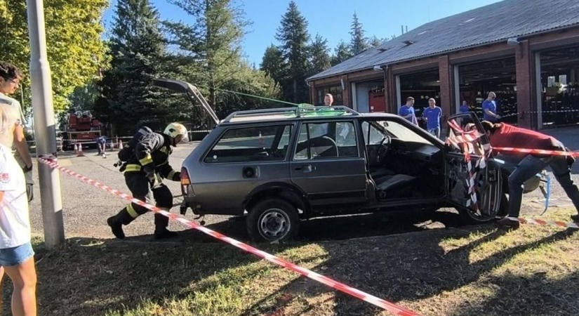 Pokoli erőpróbán bizonyítottak a tűzoltók Dombóváron