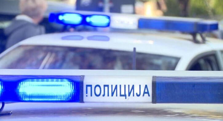 A gyanú szerint pisztolyt adott 10 éves fiának, és utasította, hogy lőjön rá az áldozatra
