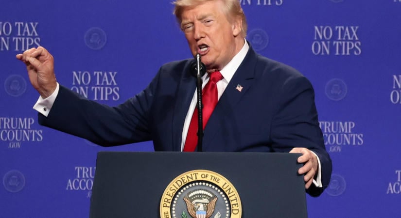Minden nagyobb sajtóorgánum bojkottálni kezdte Trumpot, aki erre indított egy saját hírcsatornát