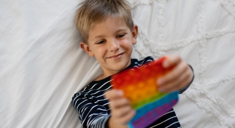 Jöhet a születési nemnek megfelelő önazonosságtól való eltérés iskolai népszerűsítése?