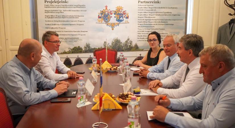 A romániai Bihar megyéből érkezett delegáció a Megyeházára