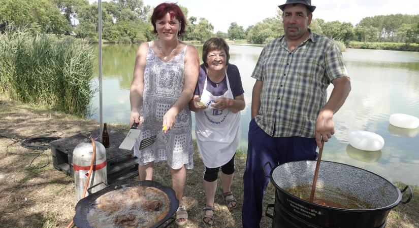 Csülök a bográcsban, blues a színpadon Szentpéterszegen