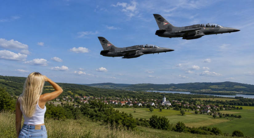 Két harci gép húzott el Kaposvár felett – ezúttal a radaron is látszottak!