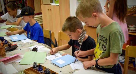„A gyerekkor ugyanolyan ma is, csak más eszközökkel” – Janikovszky Éva történetei a múzeumban