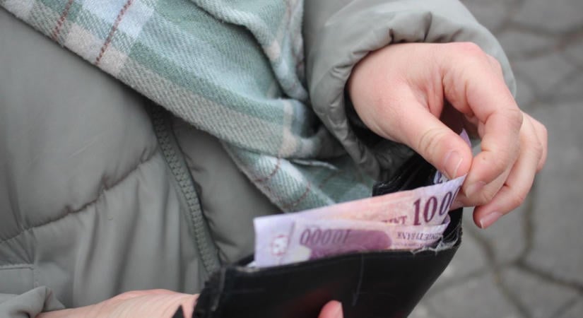 Tényleg többet keresnek az 50 felettiek, mint a harmincasok? – Meglepő, de van, ahol csökken a fizetés a kor előrehaladtával