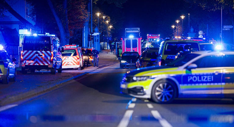 Lövöldözés volt Németországban, tömegbe hajtott egy autó