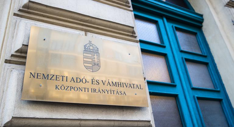 A NAV-tól igazolt szakmai vezetőt az ország egyik vezető adótanácsadója