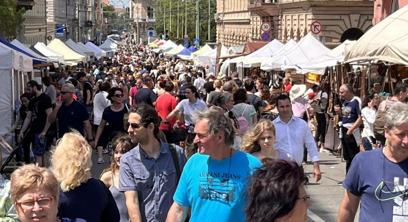Elkezdődött a Hídivásár, egész nap telt ház volt a belvárosban