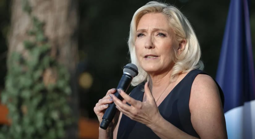 Le Pen dörgedelmes üzenetet küldött Moszkvának, nem maradt el az orosz válasz