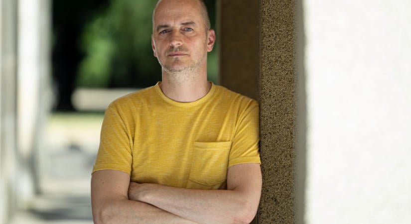 Hat városban lesz hallható az Utazás a kegyetlenbe – Szűcs Krisztián őszi turnéja