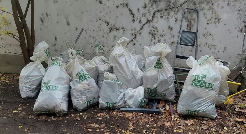 Tankönyv helyett szemeteszsák – így telt a hétfő a szolnoki Waldorfban  galéria, videó