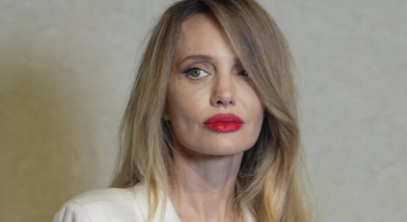 Angelina Jolie és 21 éves lánya lélegzetelállítóan szépek: kézen fogva érkeztek a vörös szőnyegre