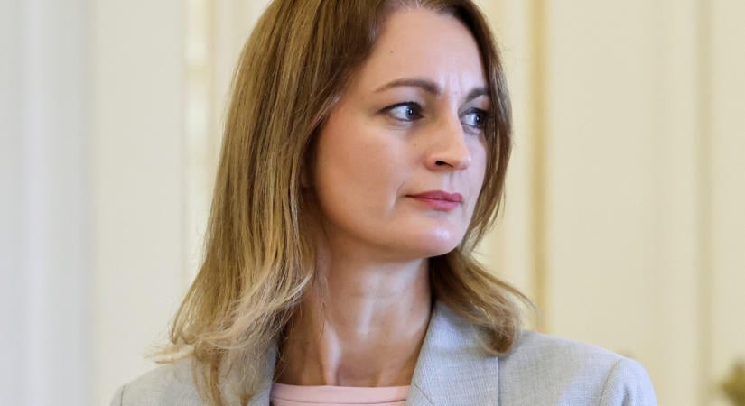 Forsthoffer Ágnes álomszép rózsaszín kosztümben tündököl – különleges oka van, hogy ezt vette fel