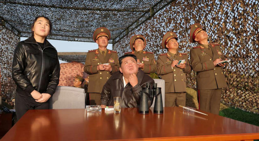 Tíz ballisztikus rakétát lőtt ki Észak-Korea, Dél-Korea pánikol, szerinte Trump alábecsülte a fenyegetést