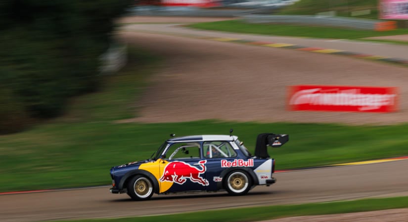 Driftre hegyezett tuning-Trabantot épített a Red Bull