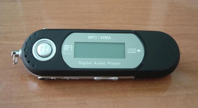 A mobiltilalom az iskolákban feltámasztotta az MP3-lejátszót és a digitális fényképezőgépet