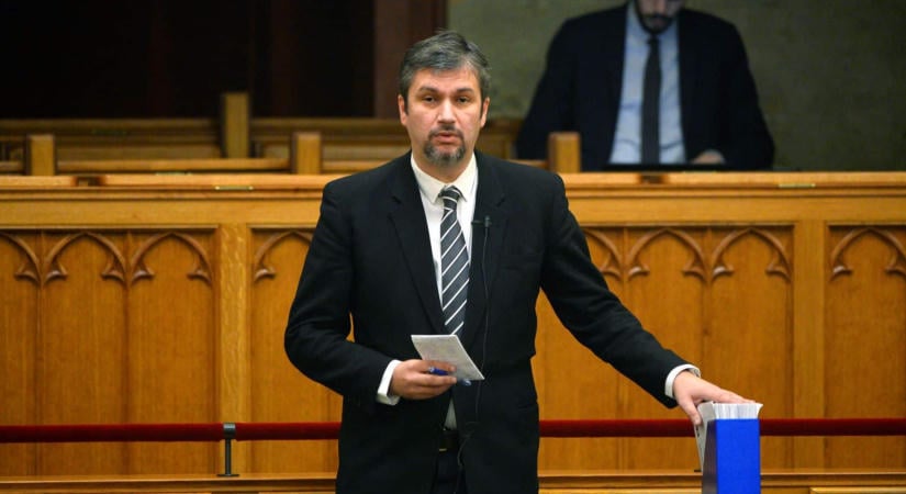 Hadházy Ákos börtönbüntetésekhez köti a rendszerváltást