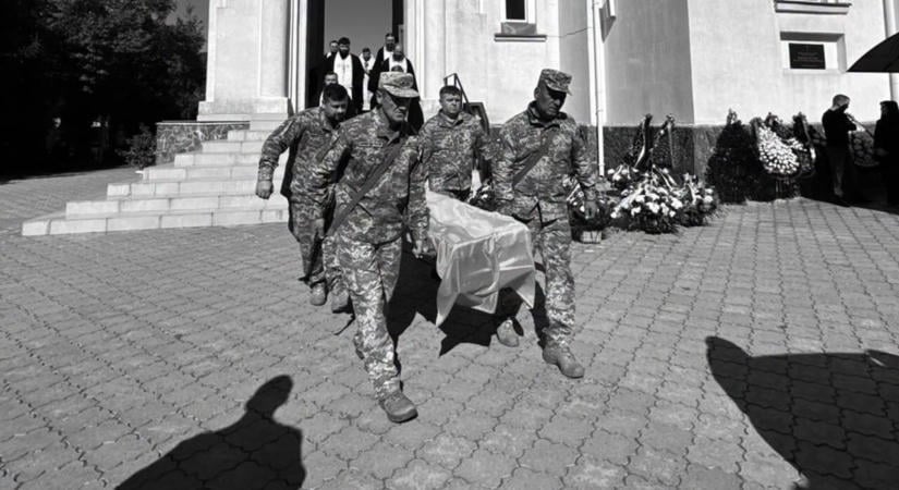 Munkácson végső búcsút vettek a 33 éves Mikola Zserebak katonától