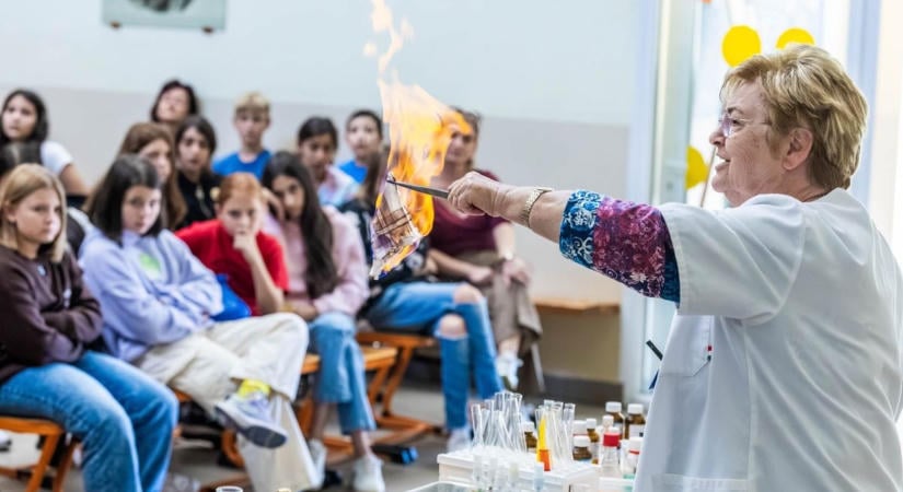 Tizenhét csodás pályamű mögött egy elhivatott szív: így ünnepelték a leglelkesebb mentortanárt!