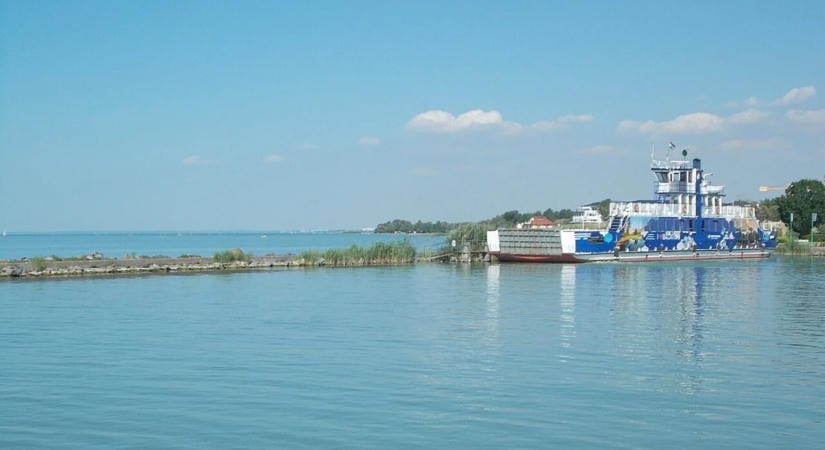 Hétfőtől módosul a Szántód és Tihany között közlekedő komp esti menetrendje