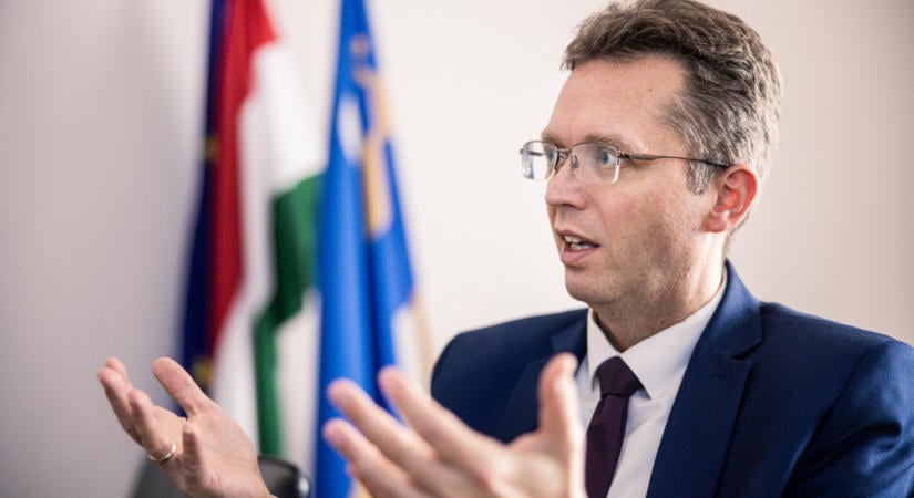 Előzetesben karácsonyozhat Hankó Balázs