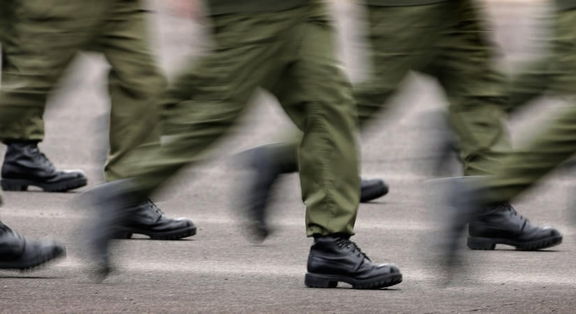 Lövések és katonai járművek zaja rázza fel Heves megyét