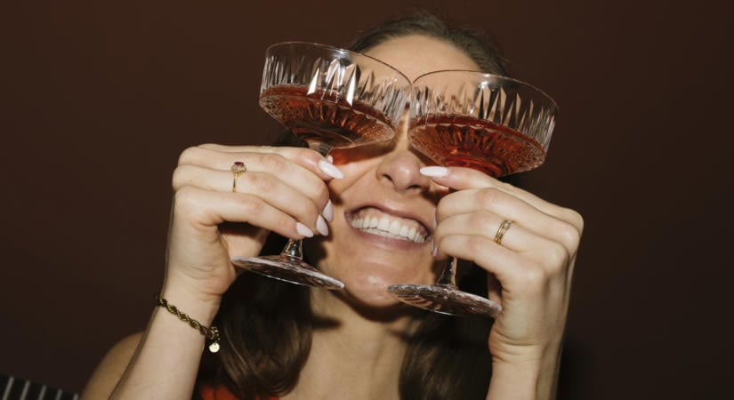 Már egy pohár bor is kiüthet – ebben az életkorban megváltozik az alkohol hatása