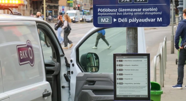 Újabb megállókban jelentek meg az e-papír-kijelzők
