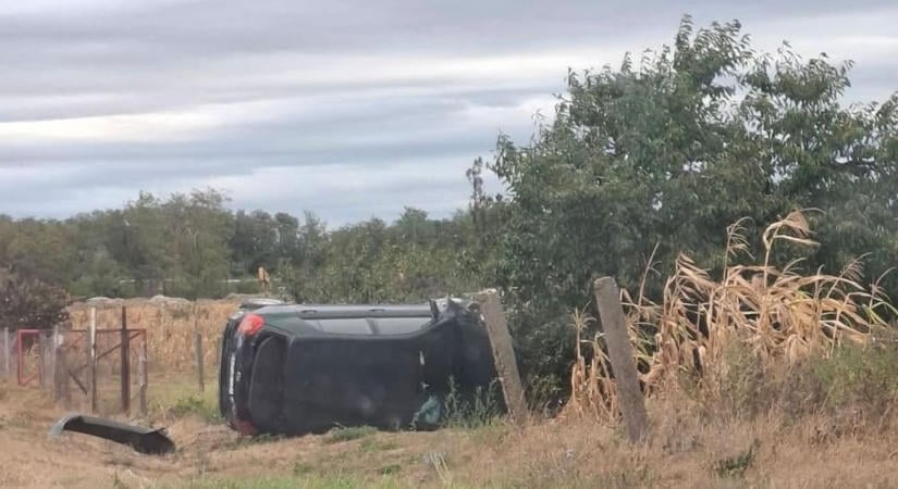 Autó az árokban Szabolcsban! Borzasztóan indult a hét a 471-esen