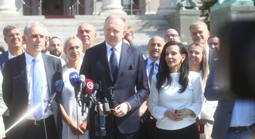 Az Európai Szerbia koalíció átadta a támogatói aláírásokat