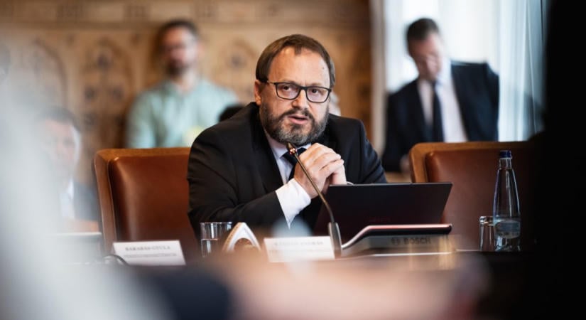Kármán András: El kell szomorítanom a bukott miniszterelnököt
