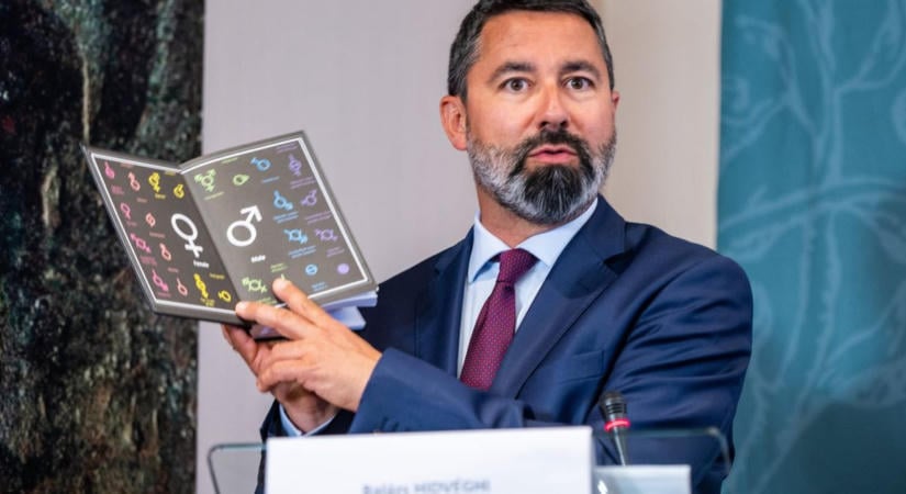 Schmidt Máriához képest Tarr Zoltán szellemi törpe - tudatta Hidvégi Balázs