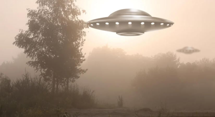 UFO-anyahajót kaphatott lencsevégre a NASA műholdja