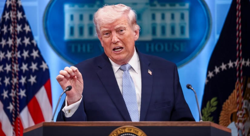 Donald Trump vs. sajtó: az elnök kiebrudalná az újságírókat a Fehér Házból, medencét építene a helyükre