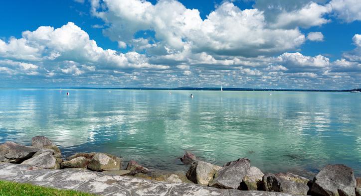 Szörnyen alacsony a Balaton vízszintje: mi lesz így a nyári hajózással, strandolással?