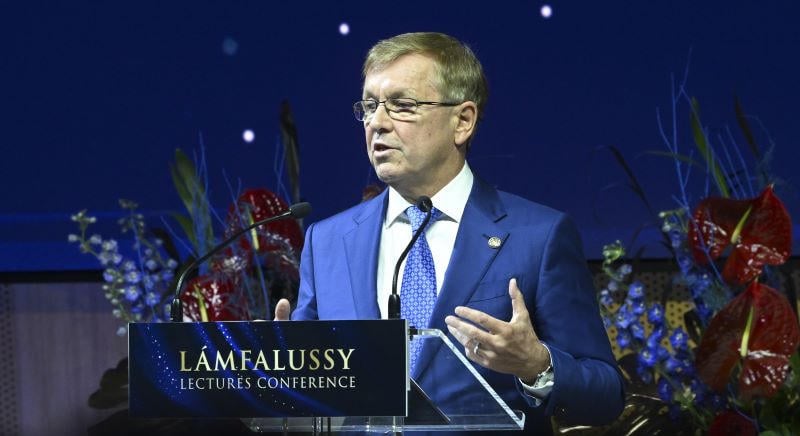 Az Erste "megzsarolásának" ügyében gyanúsítottként hallgatták ki Matolcsy Györgyöt