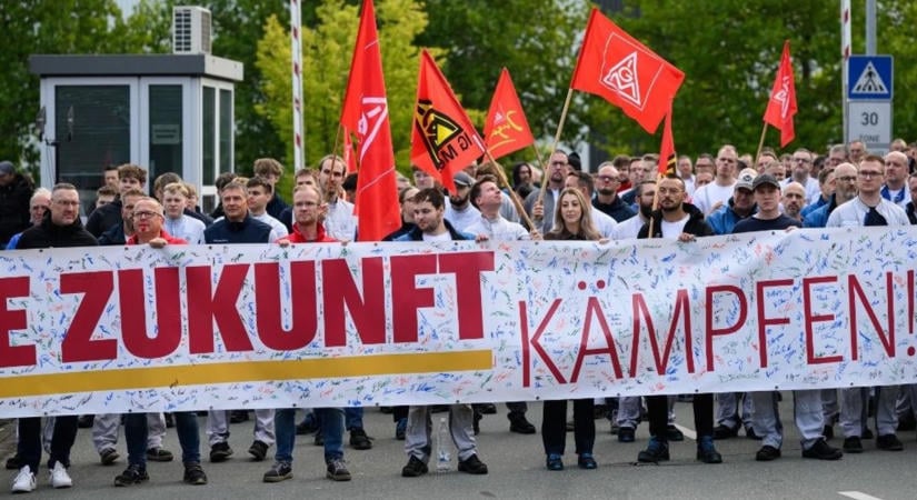 Nagy balhé készül a Volkswagennél: januártól sztrájkolhatnak a dolgozók, miután felrúgták a bérmegállapodásokat – több tízezer állás kerülhet veszélybe