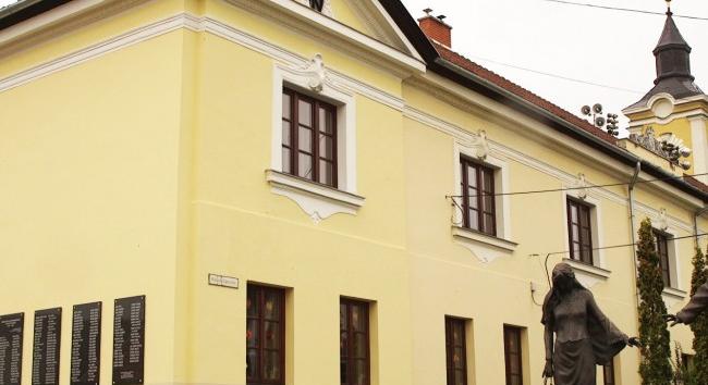 Felújított nemzetiségi iskolát adtak át Hercegkúton