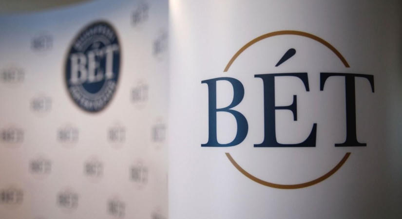 Eszméletlen forgalomban javította tovább történelmi csúcsát a BUX, na meg a Mol