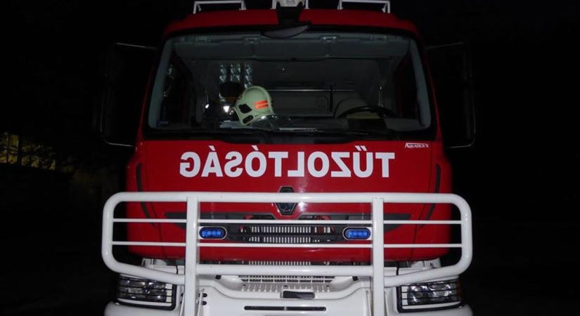 Szikrázást és füstölést láttak a járdán a Egerben a Rákóczin – Tűzoltók vonultak az esethez