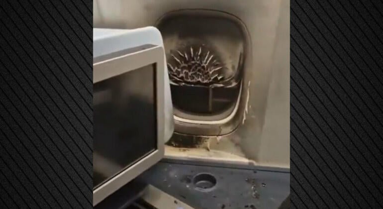 Repülés közben robbant fel egy hordozható akkumulátor a KLM gépén