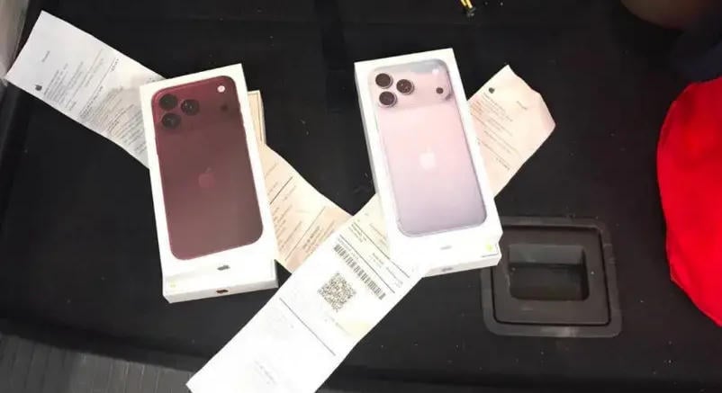 Vámosok csípték el az első vámmentesen behozott iPhone 18 Pro Maxokat