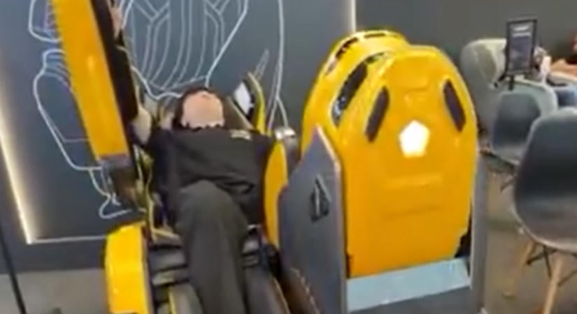 Magyarországra is megérkezett a fotel, ami nem csak masszíroz, hanem meg is tornáztat