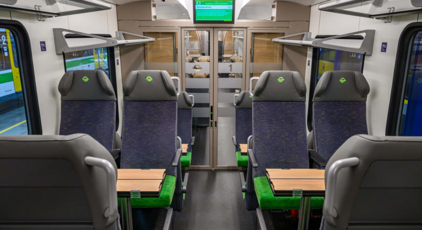Új sztenderd a magyar vasúti közlekedésben: Elkészült az első GYSEV FLIRT InterCity motorvonat
