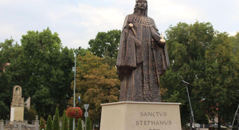Képriport a gútai Szent István-szobor leleplezéséről